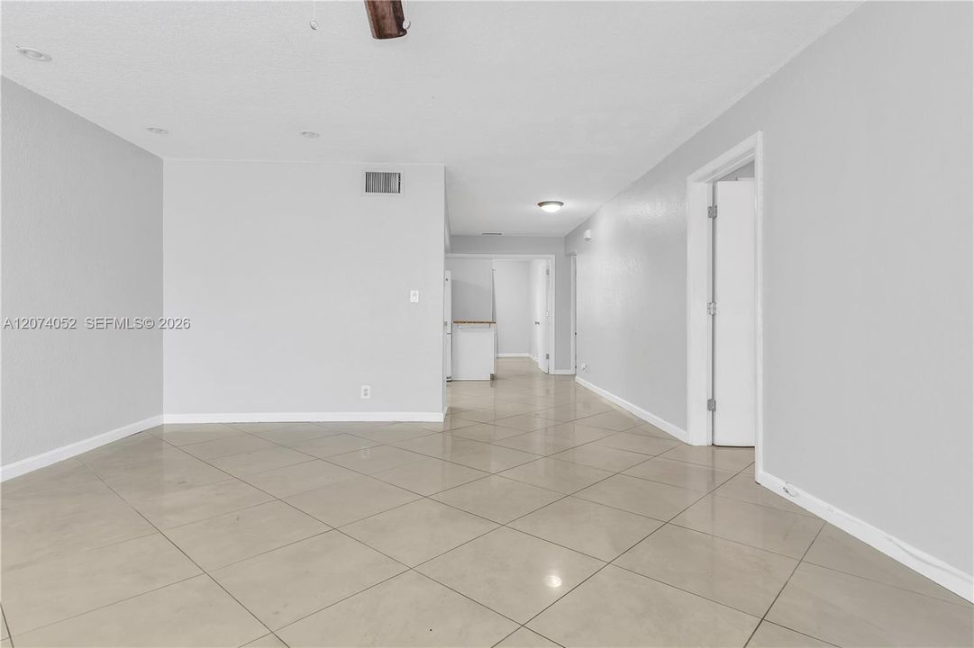 For Rent: $2,300 (3 beds, 2 baths, 960 Square Feet)