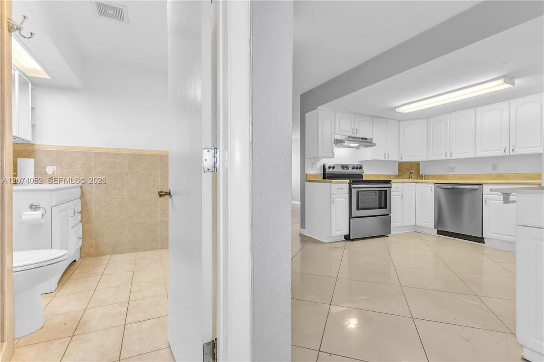 For Rent: $2,300 (3 beds, 2 baths, 960 Square Feet)