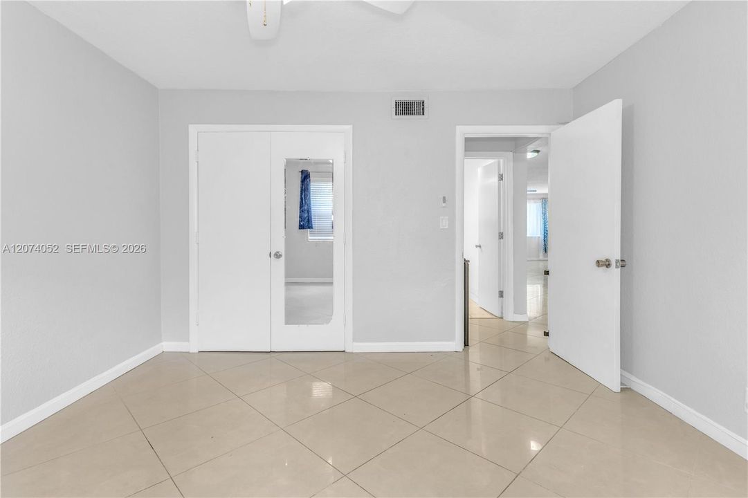 For Rent: $2,300 (3 beds, 2 baths, 960 Square Feet)