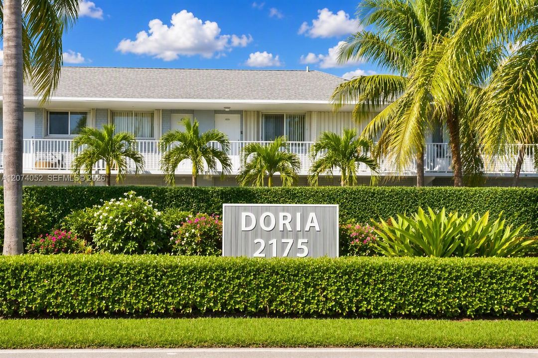 For Rent: $2,300 (3 beds, 2 baths, 960 Square Feet)