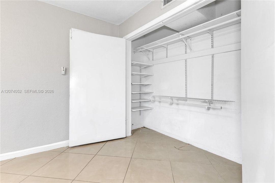 For Rent: $2,300 (3 beds, 2 baths, 960 Square Feet)