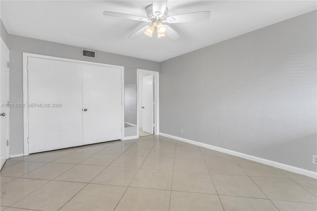 For Rent: $2,300 (3 beds, 2 baths, 960 Square Feet)