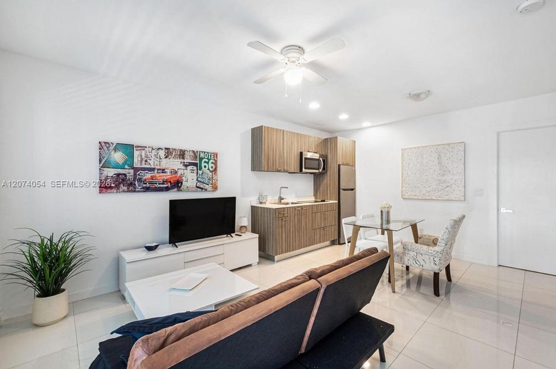 For Rent: $2,350 (1 beds, 1 baths, 600 Square Feet)