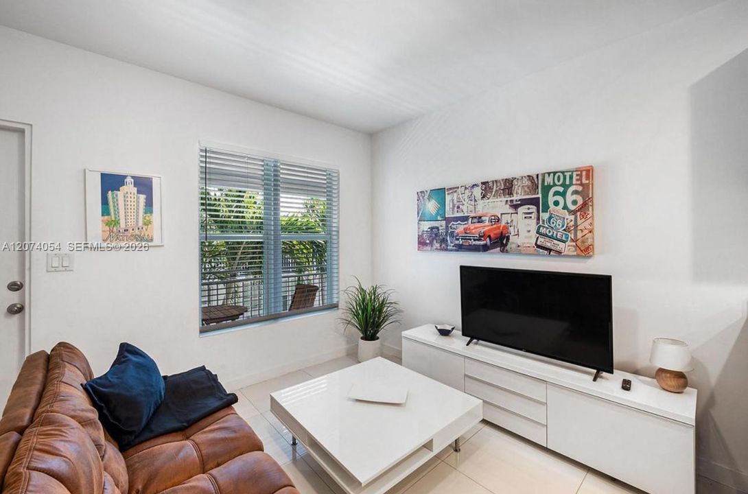 For Rent: $2,350 (1 beds, 1 baths, 600 Square Feet)