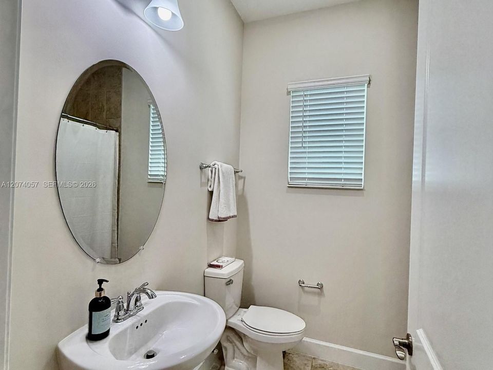 En Renta: $4,500 (3 camas, 3 baños, 2042 Pies cuadrados)
