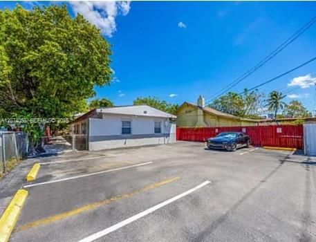 For Rent: $1,400 (1 beds, 1 baths, 450 Square Feet)