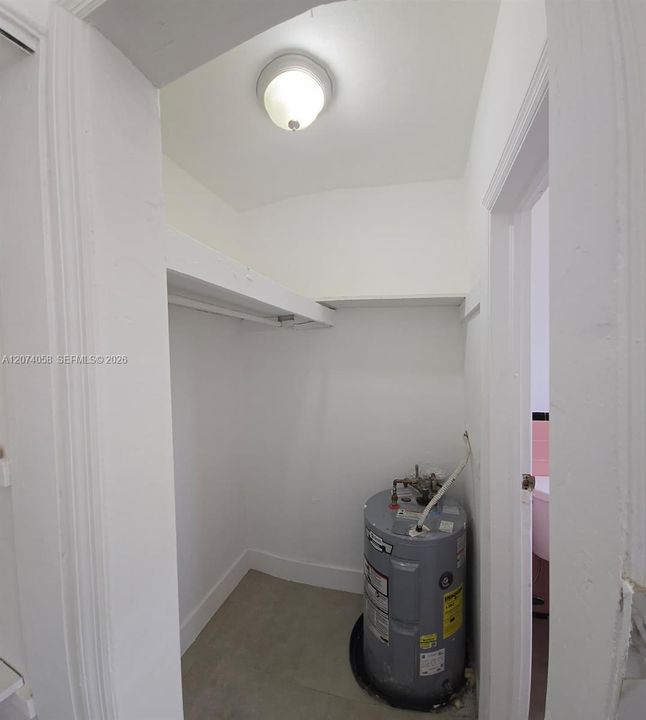 For Rent: $1,400 (1 beds, 1 baths, 450 Square Feet)