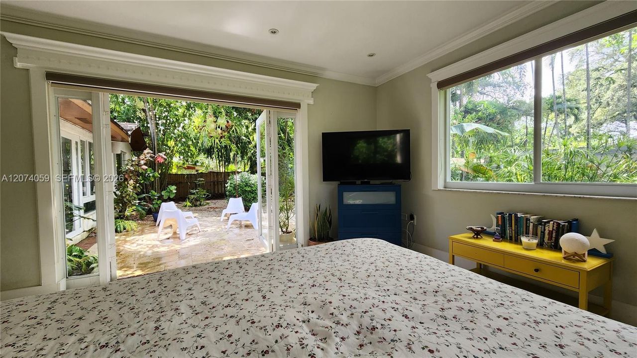 For Sale: $899,000 (4 beds, 2 baths, 2220 Square Feet)