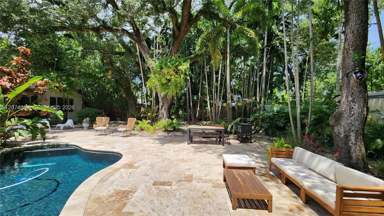 For Sale: $899,000 (4 beds, 2 baths, 2220 Square Feet)