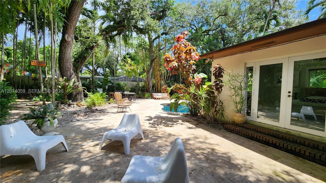 For Sale: $899,000 (4 beds, 2 baths, 2220 Square Feet)