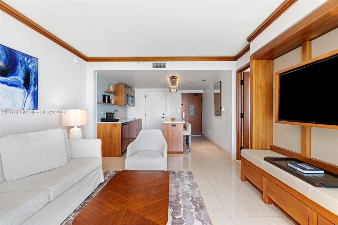 For Rent: $8,900 (1 beds, 1 baths, 720 Square Feet)