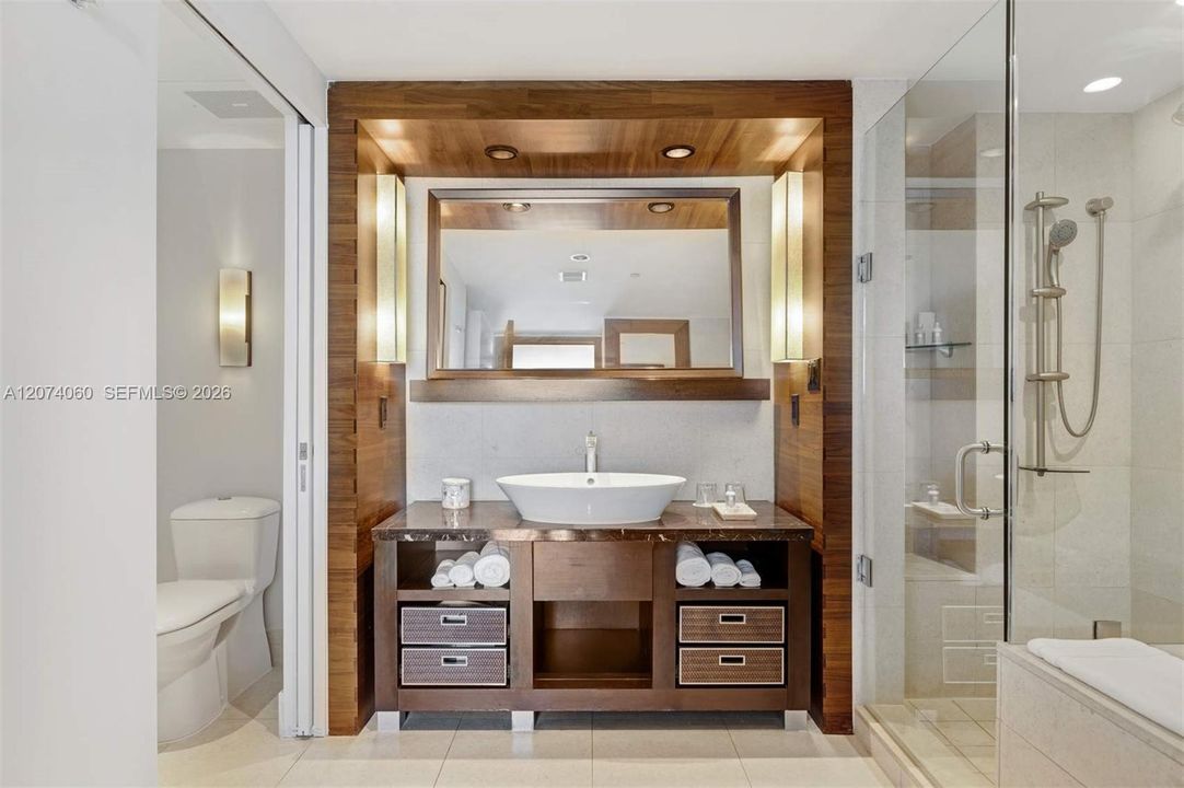 For Rent: $8,900 (1 beds, 1 baths, 720 Square Feet)
