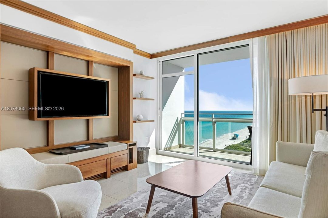 For Rent: $8,900 (1 beds, 1 baths, 720 Square Feet)