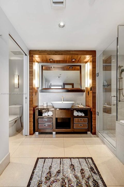 For Rent: $8,900 (1 beds, 1 baths, 720 Square Feet)