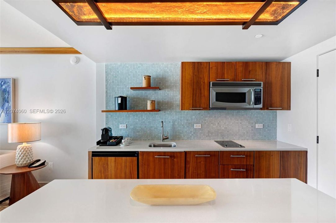 For Rent: $8,900 (1 beds, 1 baths, 720 Square Feet)