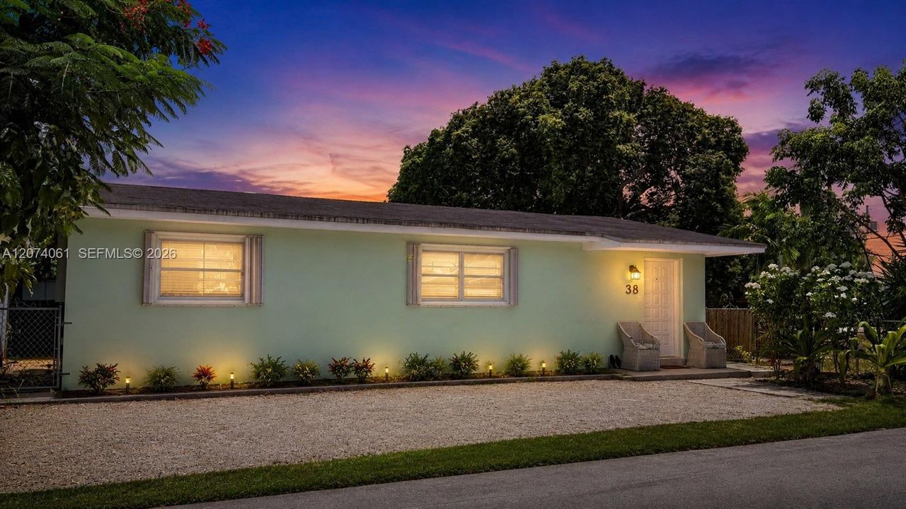For Sale: $525,000 (3 beds, 1 baths, 960 Square Feet)