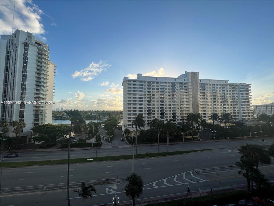 For Rent: $2,850 (2 beds, 2 baths, 1064 Square Feet)