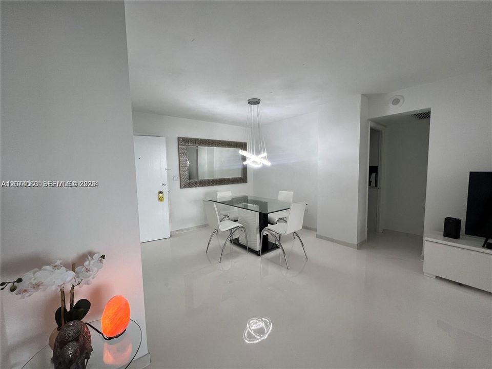 For Rent: $2,850 (2 beds, 2 baths, 1064 Square Feet)