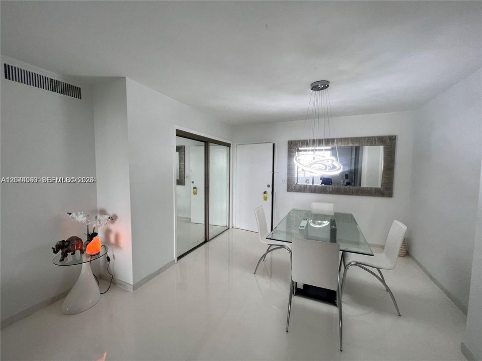 For Rent: $2,850 (2 beds, 2 baths, 1064 Square Feet)