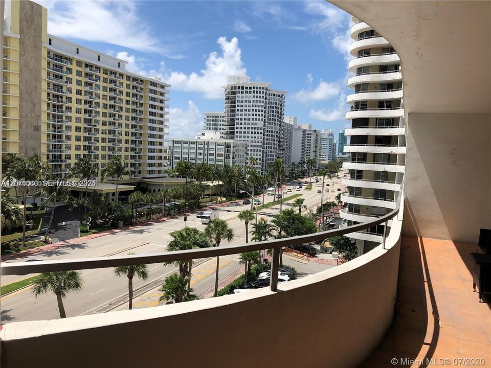 For Rent: $2,850 (2 beds, 2 baths, 1064 Square Feet)
