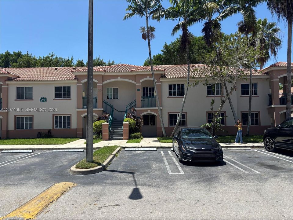 For Sale: $205,000 (2 beds, 2 baths, 822 Square Feet)