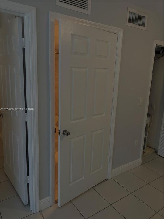 For Sale: $205,000 (2 beds, 2 baths, 822 Square Feet)