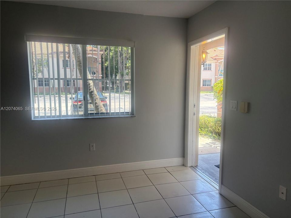 For Sale: $205,000 (2 beds, 2 baths, 822 Square Feet)