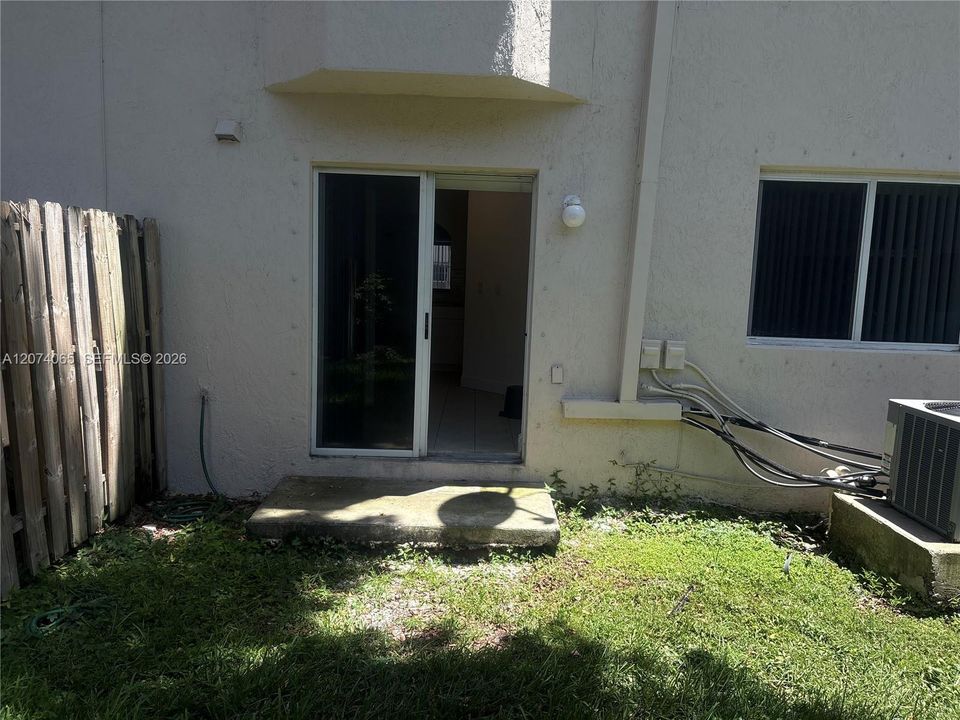 For Sale: $205,000 (2 beds, 2 baths, 822 Square Feet)