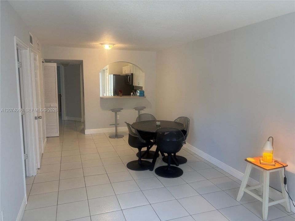 For Sale: $205,000 (2 beds, 2 baths, 822 Square Feet)