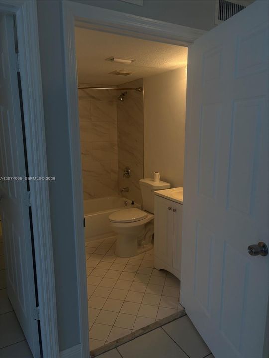 For Sale: $205,000 (2 beds, 2 baths, 822 Square Feet)