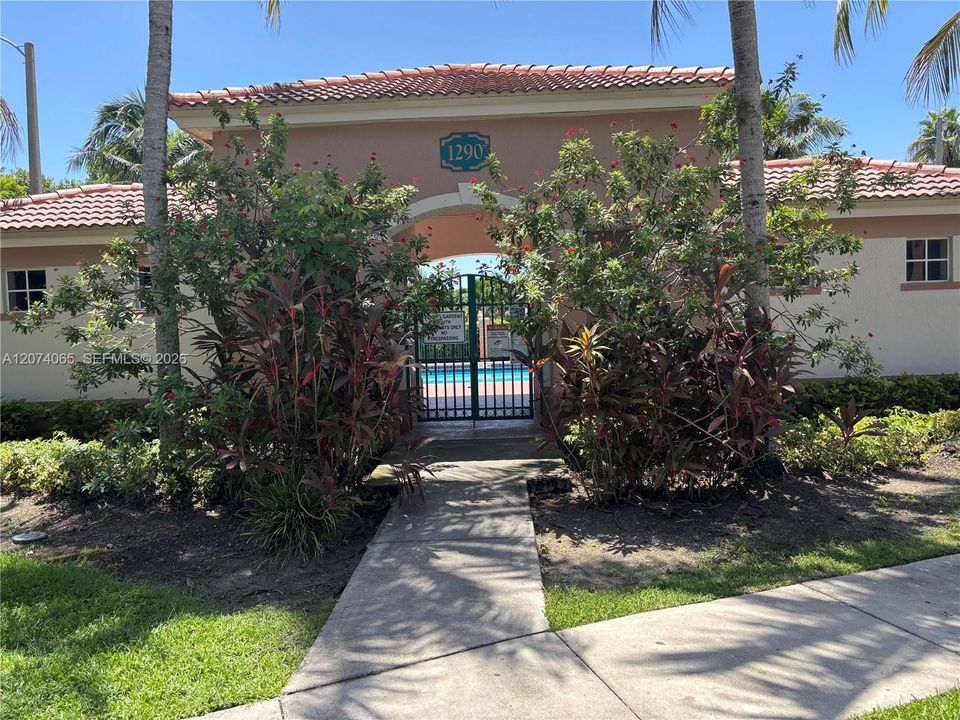 For Sale: $205,000 (2 beds, 2 baths, 822 Square Feet)