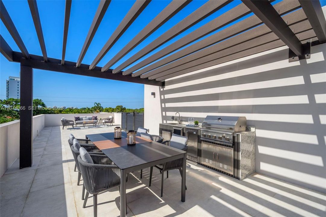 For Sale: $1,579,000 (3 beds, 3 baths, 2237 Square Feet)