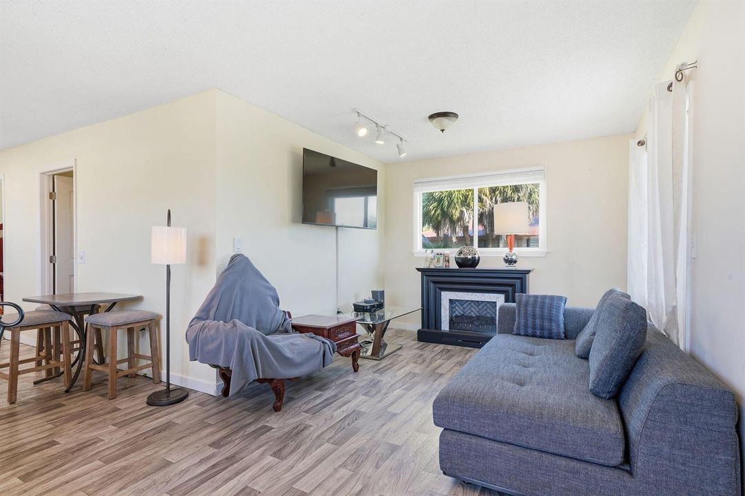 15-1041 Pine Way NE, Okeechobee, FL
