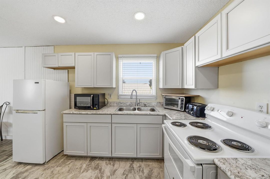 13-1041 Pine Way NE, Okeechobee, FL
