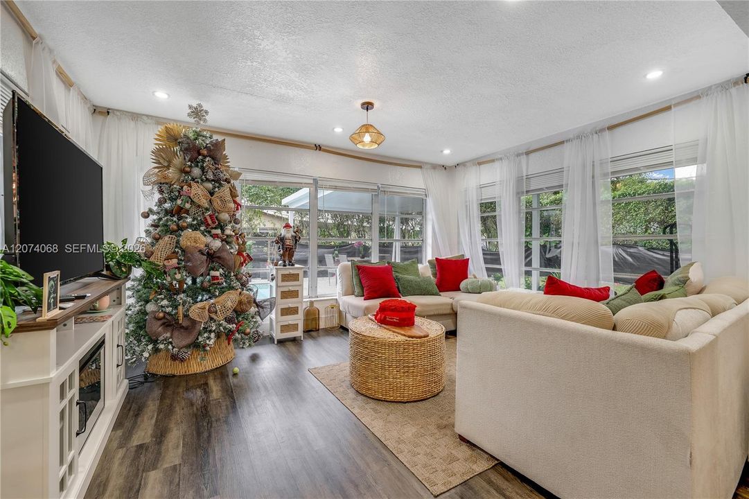 For Rent: $4,200 (4 beds, 3 baths, 1480 Square Feet)