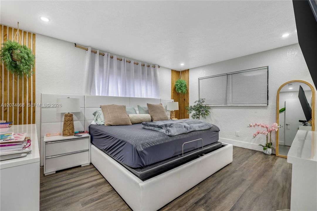 For Rent: $4,200 (4 beds, 3 baths, 1480 Square Feet)