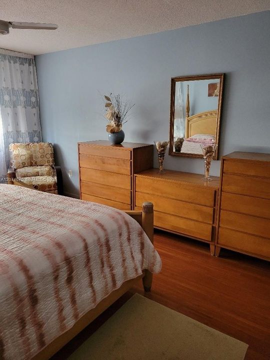 For Sale: $255,000 (2 beds, 2 baths, 1100 Square Feet)