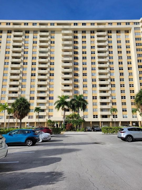 For Sale: $255,000 (2 beds, 2 baths, 1100 Square Feet)