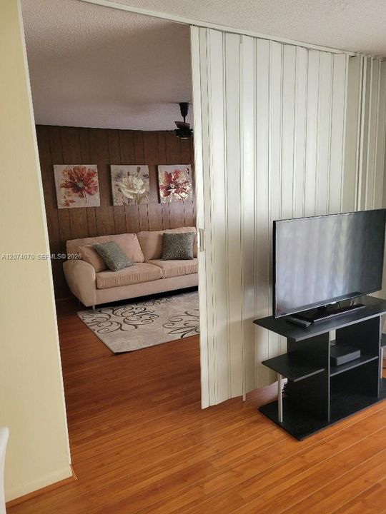 For Sale: $255,000 (2 beds, 2 baths, 1100 Square Feet)