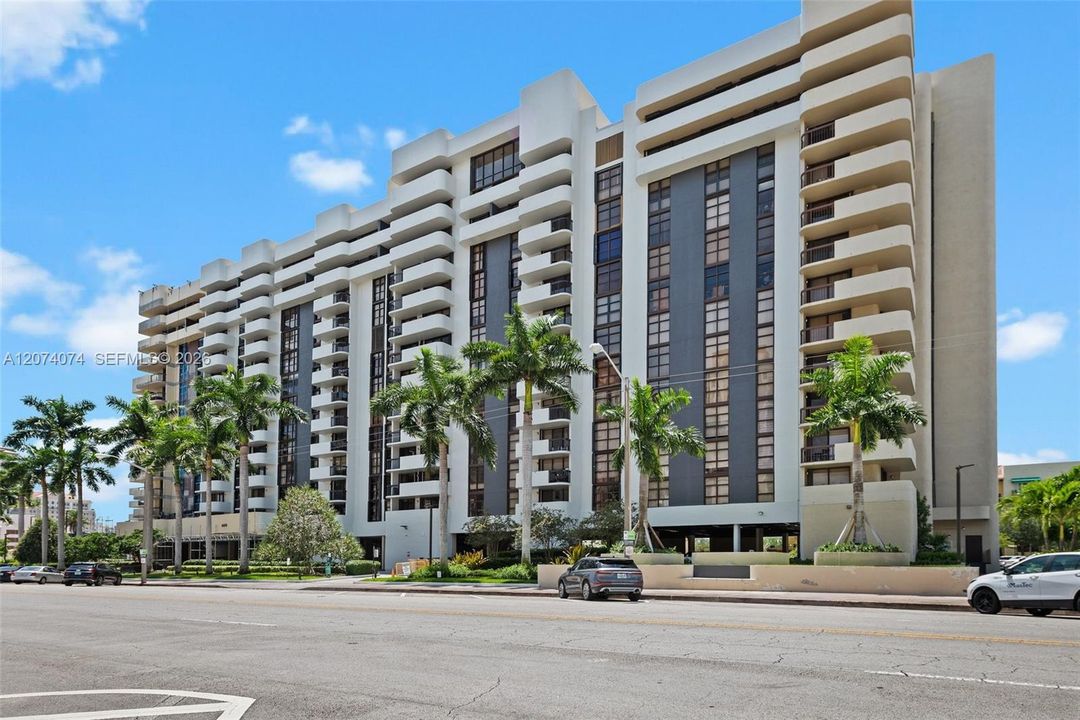 For Rent: $5,200 (2 beds, 2 baths, 1595 Square Feet)