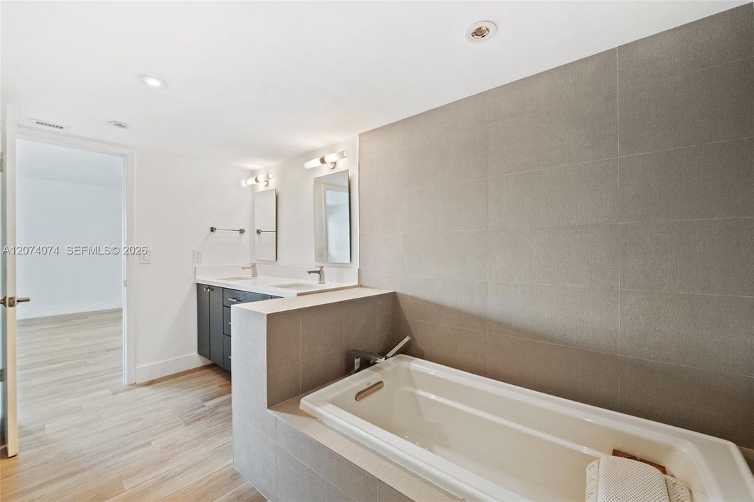 For Rent: $5,200 (2 beds, 2 baths, 1595 Square Feet)