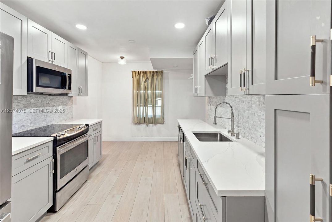 For Sale: $380,000 (3 beds, 1 baths, 1034 Square Feet)