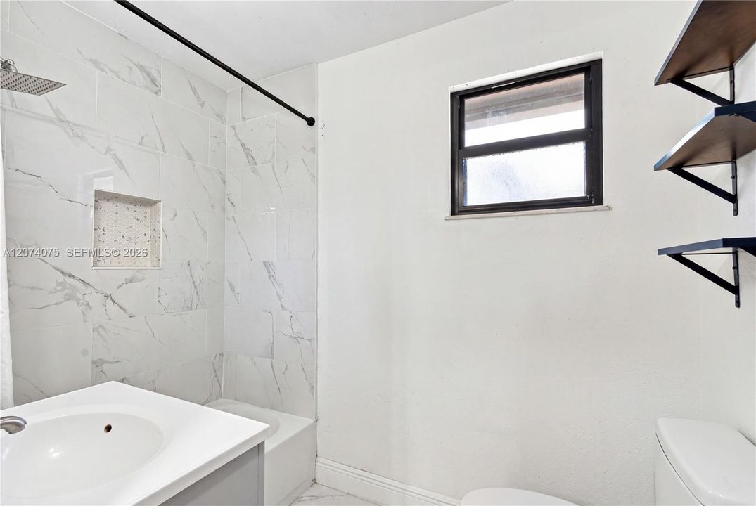 For Sale: $380,000 (3 beds, 1 baths, 1034 Square Feet)