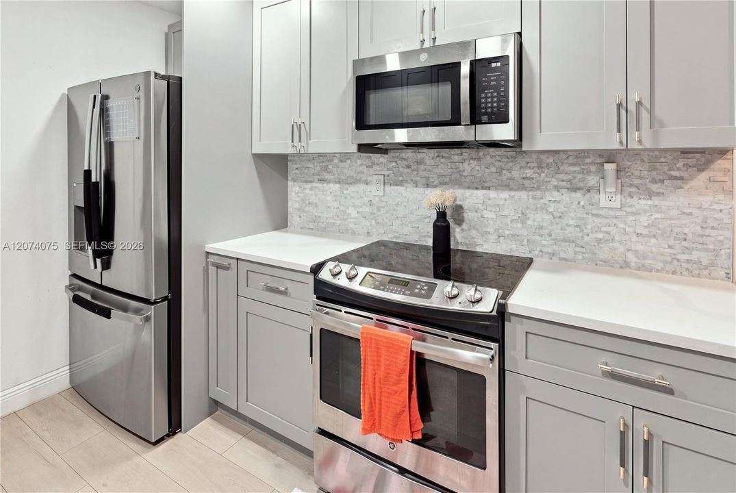 For Sale: $380,000 (3 beds, 1 baths, 1034 Square Feet)