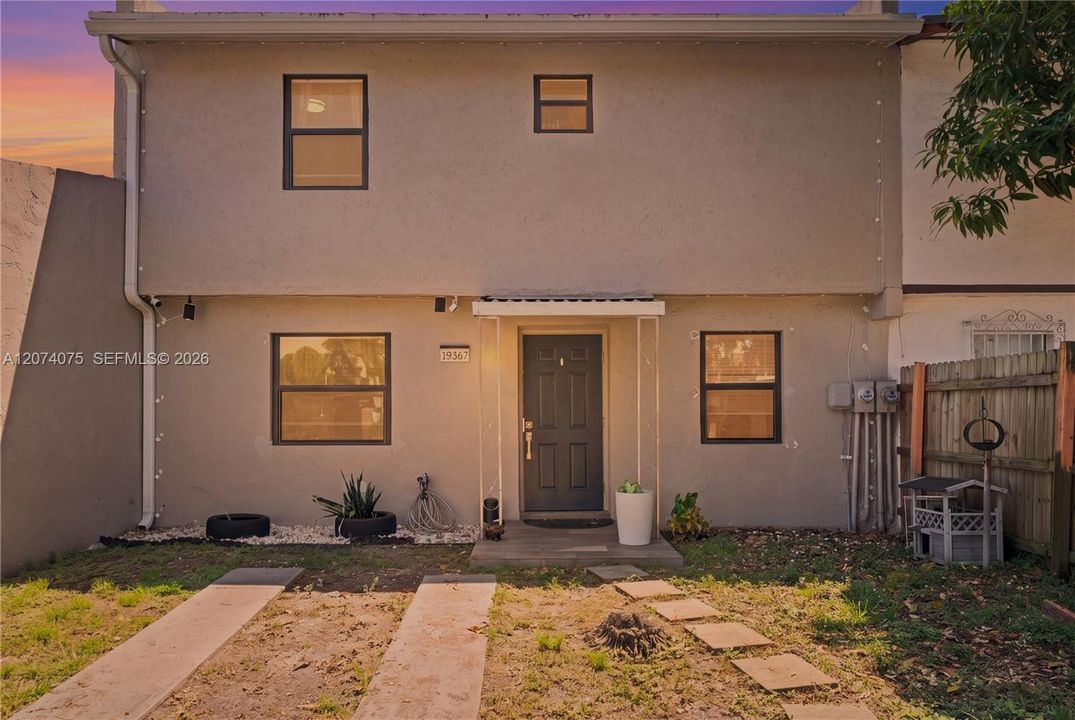 For Sale: $380,000 (3 beds, 1 baths, 1034 Square Feet)