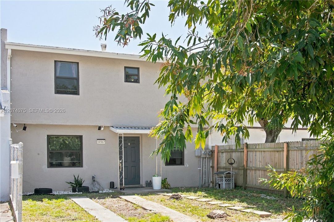 For Sale: $380,000 (3 beds, 1 baths, 1034 Square Feet)