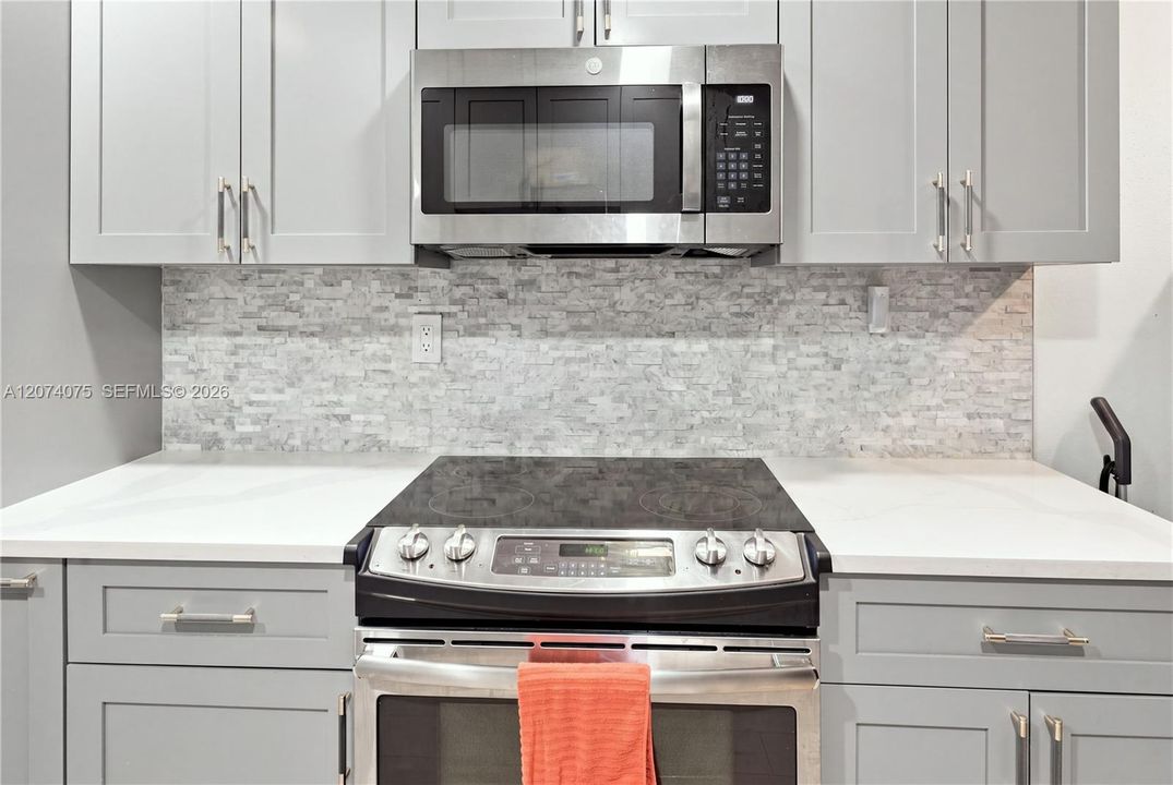 For Sale: $380,000 (3 beds, 1 baths, 1034 Square Feet)