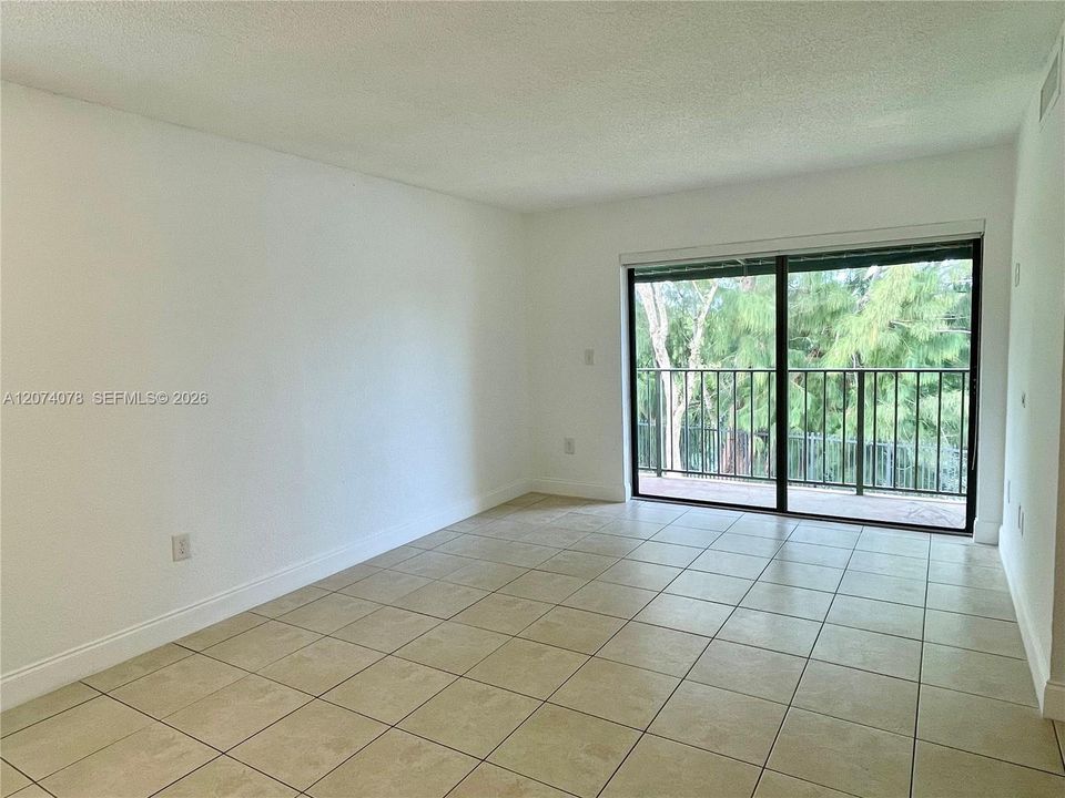 For Rent: $1,750 (1 beds, 1 baths, 583 Square Feet)