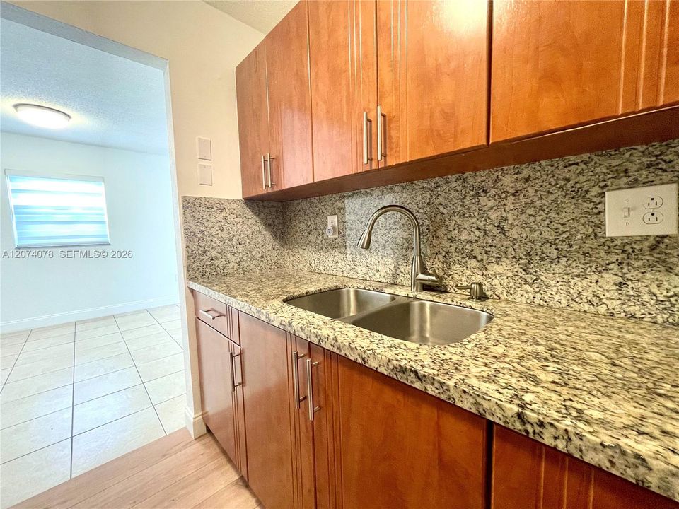 For Rent: $1,750 (1 beds, 1 baths, 583 Square Feet)