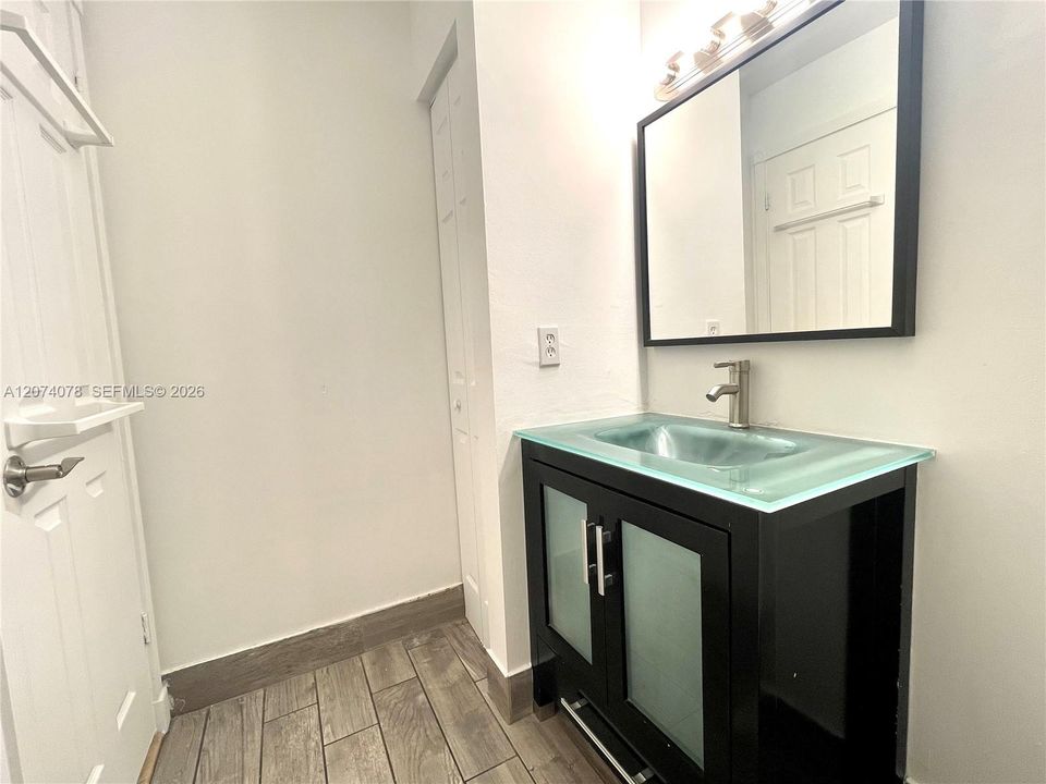 For Rent: $1,750 (1 beds, 1 baths, 583 Square Feet)
